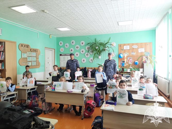 Сотрудники  Росгвардии провели урок мужества для школьников в Омской области   