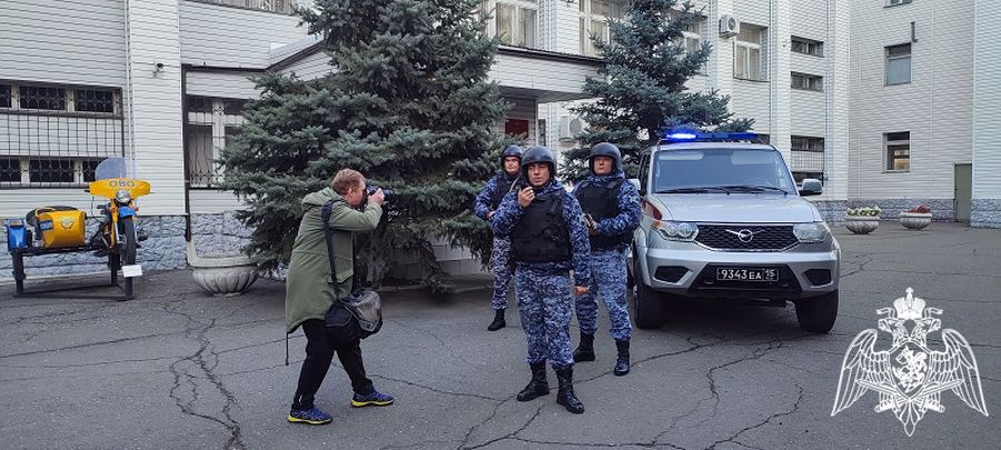 Корреспонденты омского печатного издания побывали в гостях во вневедомственной охране Росгвардии 