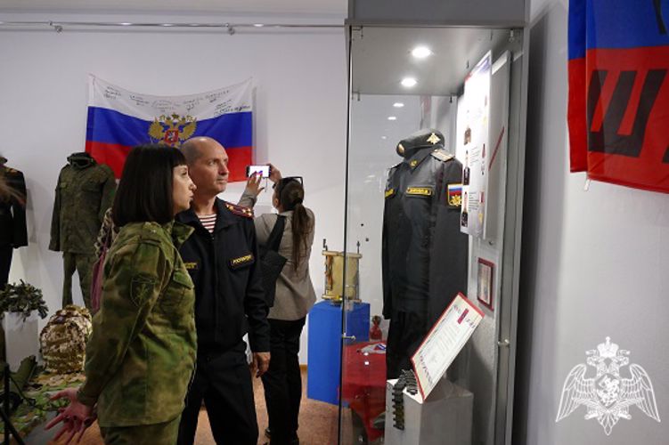 Росгвардейцы помогли организовать выставку «Донбасс в огне. СВО. Связь времен» в Омске