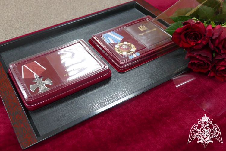 В омском Управлении Росгвардии состоялась передача государственных наград росгвардейца родственникам погибшего героя