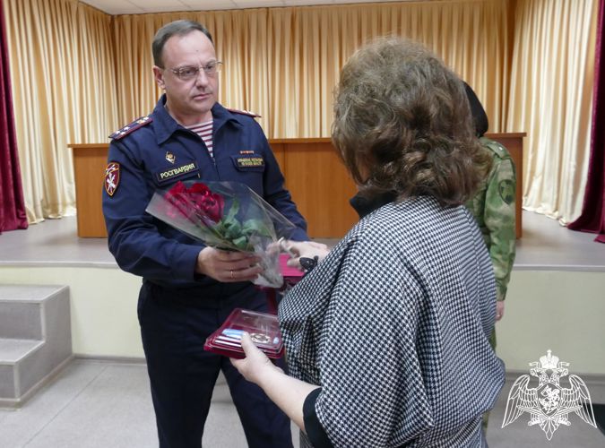 В омском Управлении Росгвардии состоялась передача государственных наград росгвардейца родственникам погибшего героя