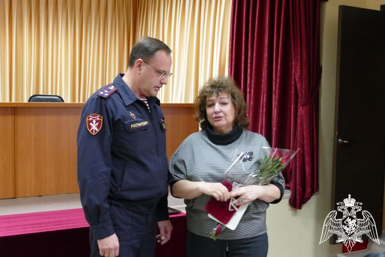 В омском Управлении Росгвардии состоялась передача государственных наград росгвардейца родственникам погибшего героя