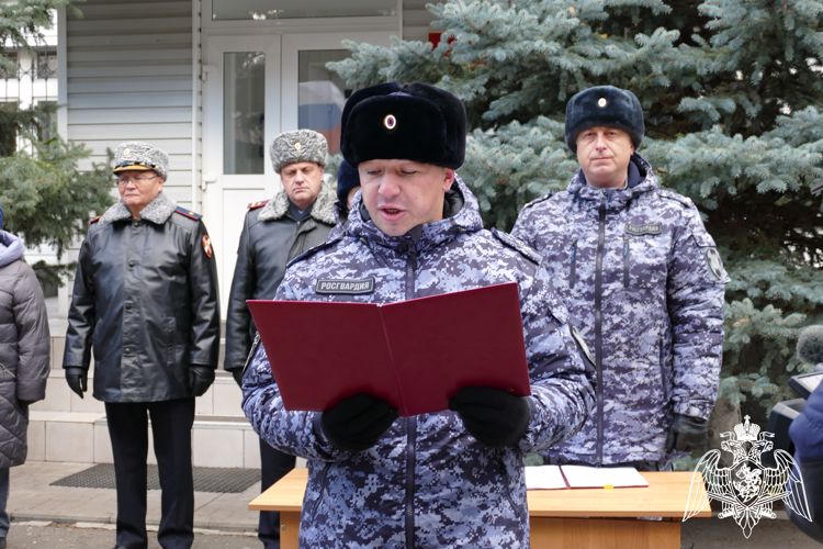 В Омске торжественно отметили 71-летие образования вневедомственной  охраны Росгвардии 