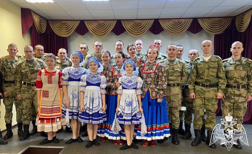 В Омской воинской части Росгвардии ко Дню Народного единства прошел концерт творческих коллективов г. Омска