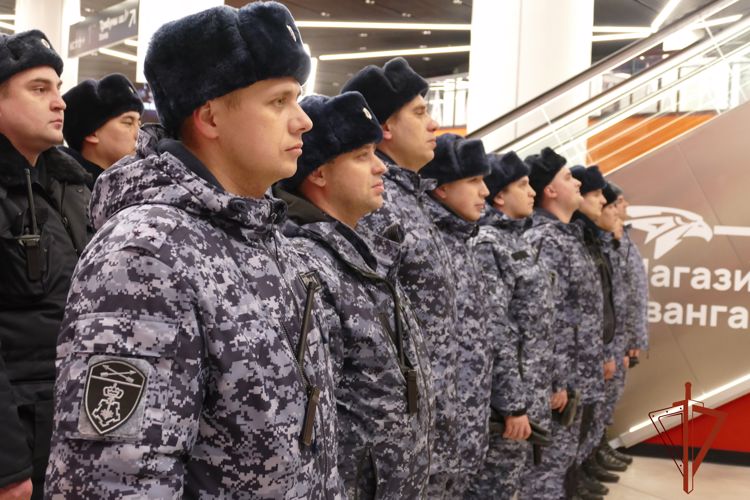 Сотрудники Росгвардии обеспечили безопасность зрителей на массовом концерте в Омске 
