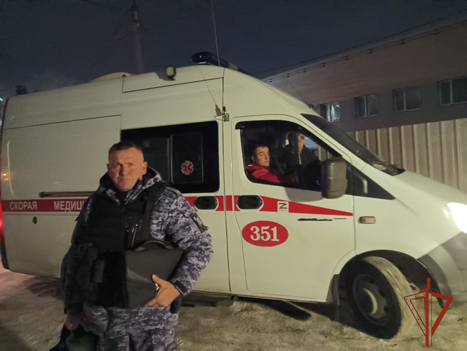 Сотрудники Росгвардии в выходные трижды оказали помощь медикам в госпитализации неадекватных пациентов в Омске