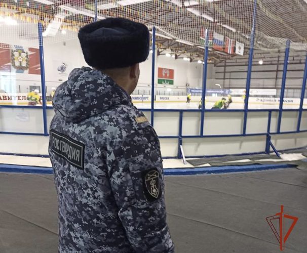  Сотрудники Росгвардии обеспечили общественный порядок во время проведения патриотических и спортивных мероприятий в Омской области