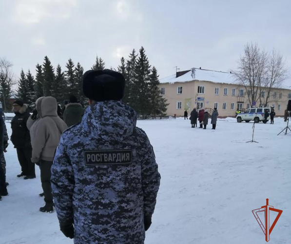 Сотрудники Росгвардии обеспечили общественный порядок во время проведения патриотических и спортивных мероприятий в Омской области