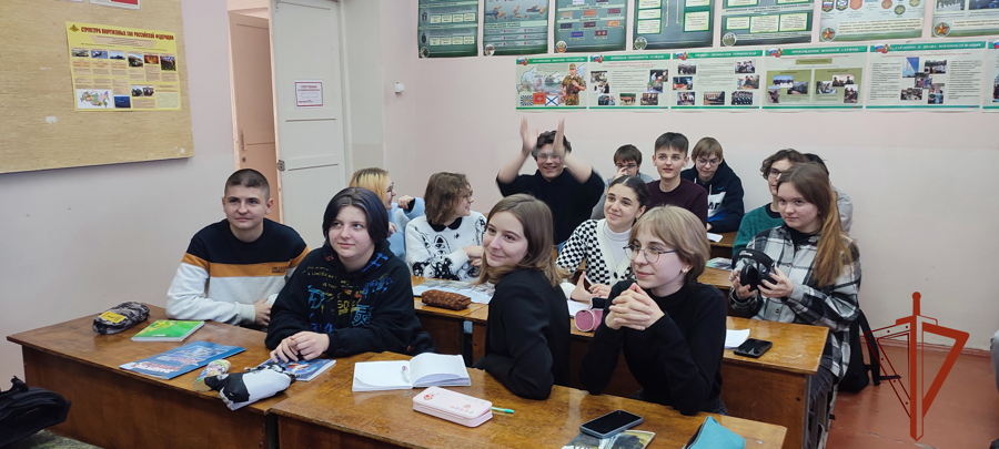 Сотрудники вневедомственной охраны познакомили студентов Омского авиационного колледжа с деятельностью Росгвардии
