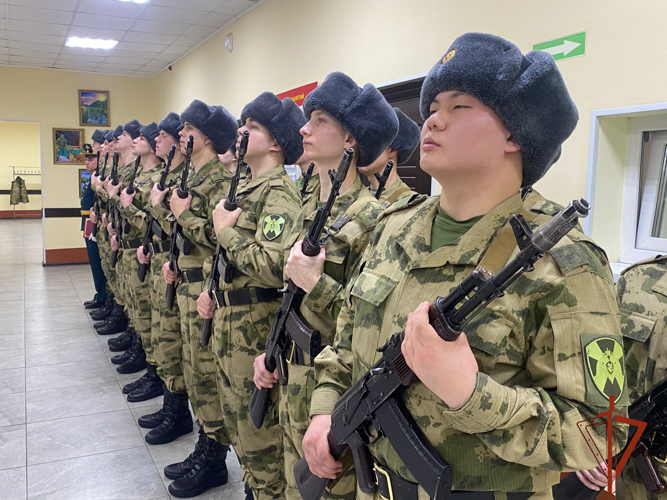 Военнослужащие Росгвардии по призыву приняли присягу в Омске