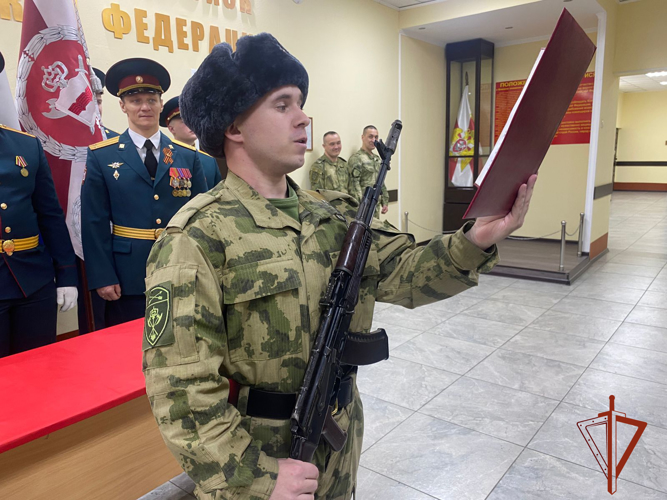 Военнослужащие Росгвардии по призыву приняли присягу в Омске