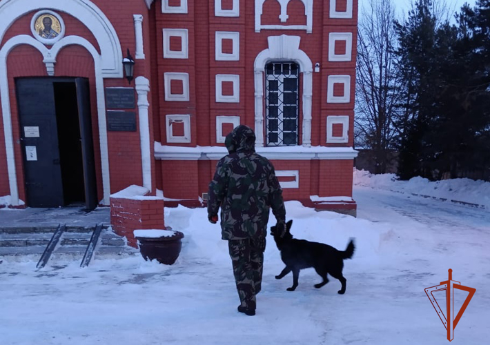 Сотрудники Росгвардии обеспечивают безопасность граждан в период проведения мероприятий, посвященных Крещению Господню в Омской области