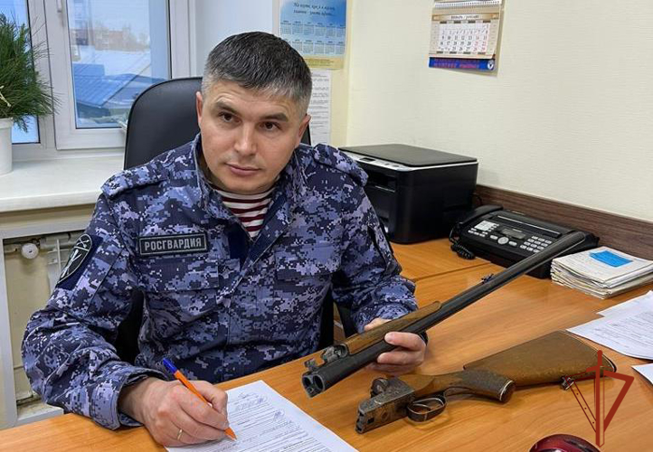 За 2023 год омичи сдали в подразделения Росгвардии более сотни единиц оружия