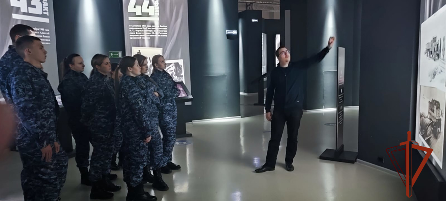 В Омске росгвардейцы посетили тематическую экскурсию, посвящённую Дню снятия блокады Ленинграда