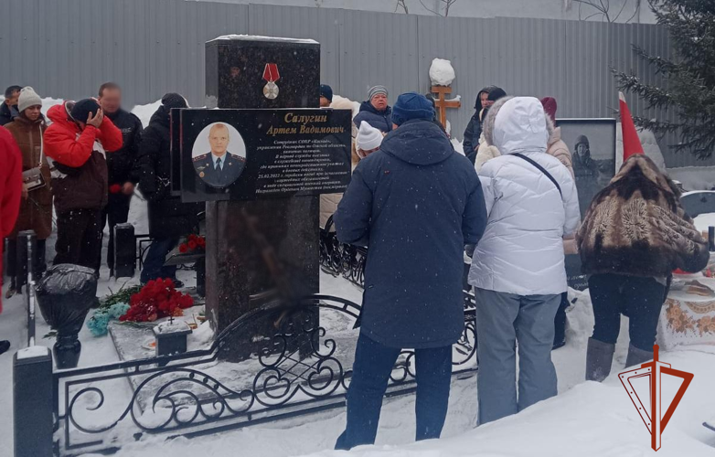 Память погибших в ходе СВО бойцов-спецназовцев почтили росгвардейцы в Омске