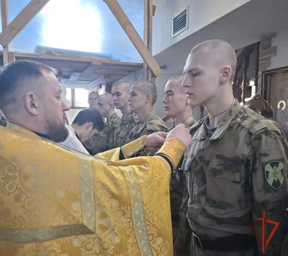 В Храме Архангела Михаила состоялся обряд крещения военнослужащих по призыву Омской воинской части Росгвардии