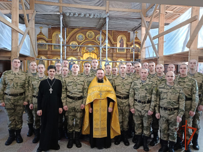 В Храме Архангела Михаила состоялся обряд крещения военнослужащих по призыву Омской воинской части Росгвардии