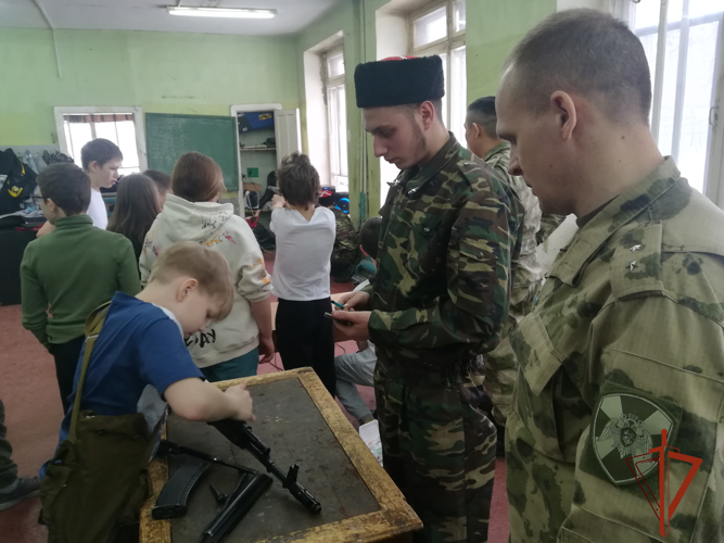 В Омске воспитанники классов гвардейской смены приняли участие в соревнованиях по военно-прикладным видам спорта
