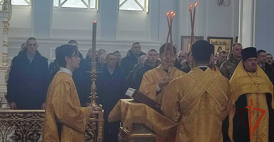 В Омске росгвардейцы приняли участие в православном молебне о воинах