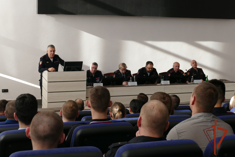 В Омске руководители региональной Росгвардии приняли участие во встрече со слушателями факультета профессиональной подготовки Омской академии МВД России