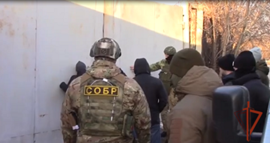 Сотрудники СОБР Росгвардии пресекли деятельность организации, нарушающей требования промышленной безопасности в Омске