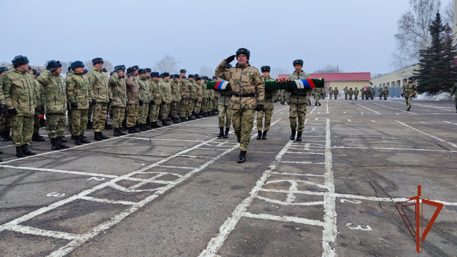 В Омской воинской части Росгвардии состоялось вручение благодарственных писем по случаю Дня образования войск национальной гвардии Российской Федерации 
