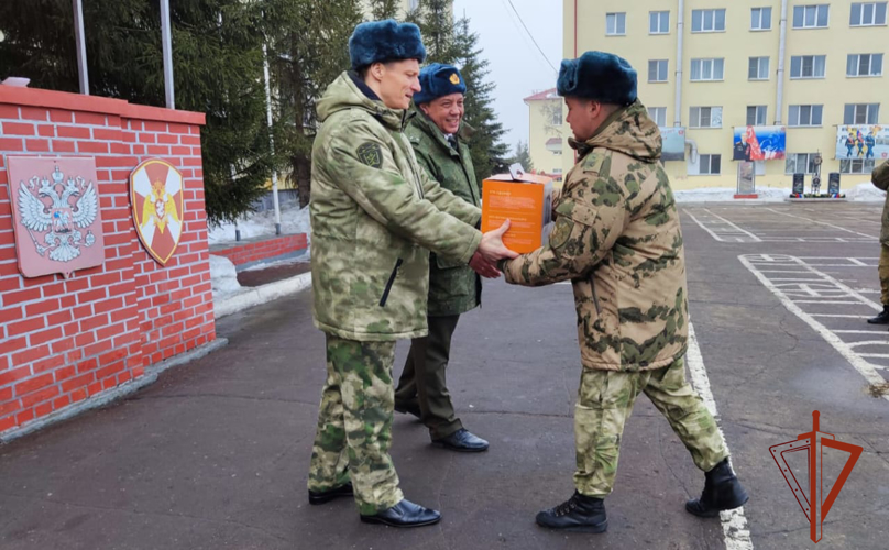 В Омской воинской части Росгвардии состоялось вручение благодарственных писем по случаю Дня образования войск национальной гвардии Российской Федерации 