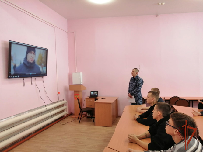 В преддверии Дня образования войск национальной гвардии России сотрудники Росгвардии провели встречи со школьниками и студентами в Омске и области