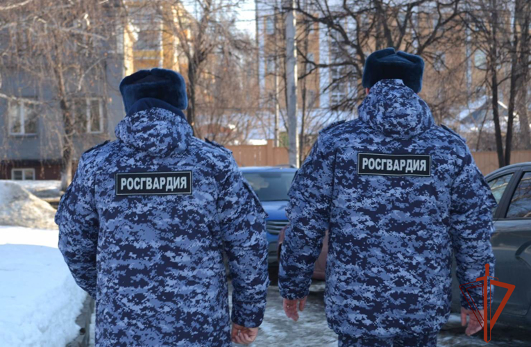 Росгвардейцы дважды пришли на помощь жителям Омска