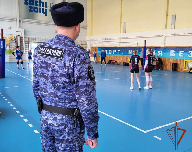 Сотрудники Росгвардии обеспечивают общественный порядок во время проведения детско-юношеских спортивных мероприятий в Омской области  