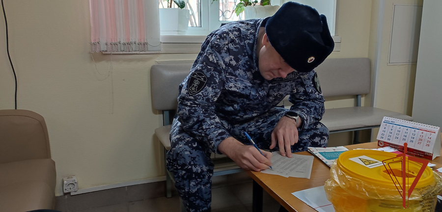 В рамках Всероссийской акции ведомства «От сердца к сердцу» росгвардейцы  пополнили  банк донорской крови в Омске
