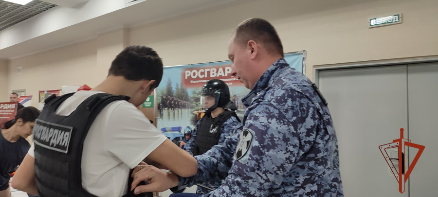 Представители Росгвардии приняли участие в региональном этапе Всероссийской ярмарки вакансий «Работа России. Время возможностей» в Омске 