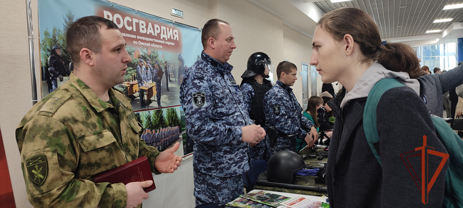 Представители Росгвардии приняли участие в региональном этапе Всероссийской ярмарки вакансий «Работа России. Время возможностей» в Омске 