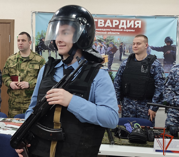 Представители Росгвардии приняли участие в региональном этапе Всероссийской ярмарки вакансий «Работа России. Время возможностей» в Омске 