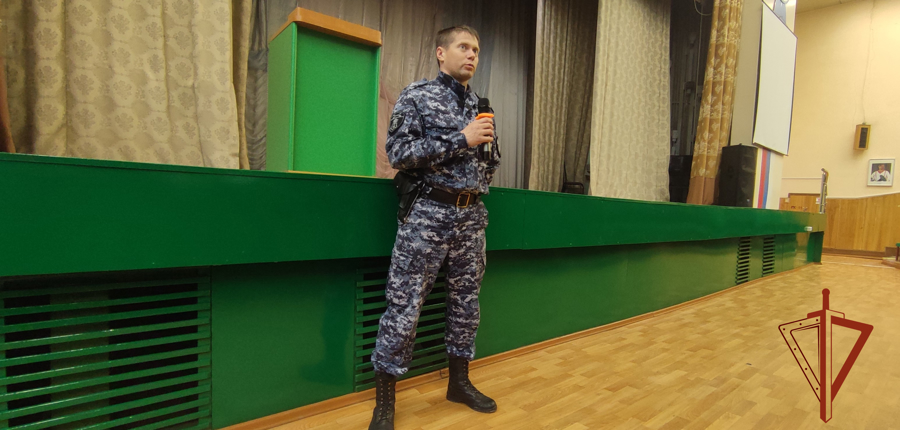 Сотрудники Росгвардии провели профориентационное мероприятие для студентов  в Омске