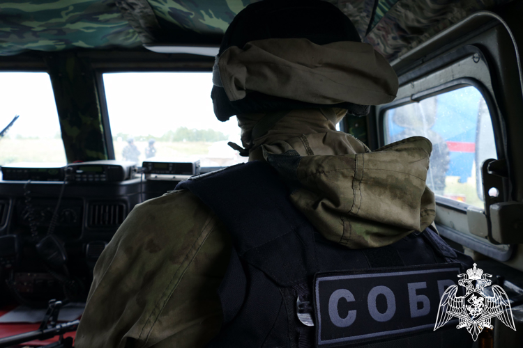 Сотрудники омского СОБР Росгвардии оказали содействие оперативникам наркоконтроля в задержании иностранного гражданина, распространявшего наркотик в регионе
