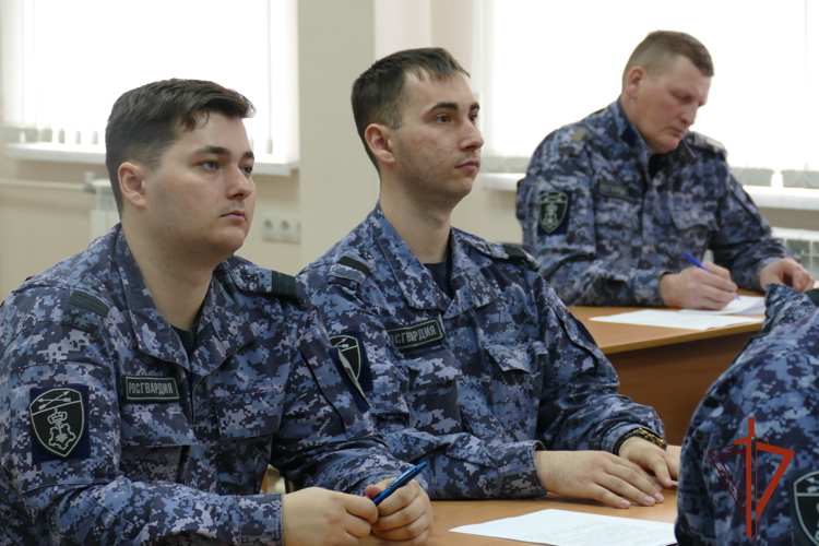 Спец курс по защитному вождению провели для росгврадейцев в Омске