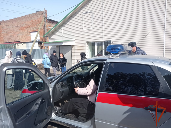 Cтаршеклассники районной школы познакомились с работой отдела вневедомственной охраны Росгвардии в Омской области