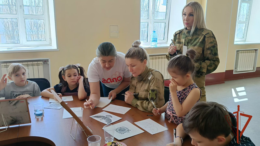 Творческий мастер класс для детей росгвардейцев организовали в Омске