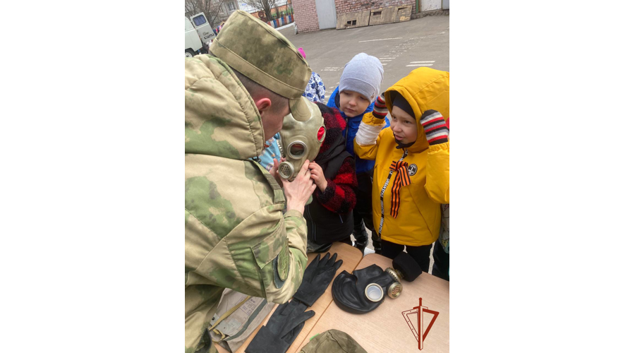 В преддверии  Дня Победы военнослужащие Росгвардии провели уроки  мужества для школьников и воспитанников дошкольных учреждений в Омской обл