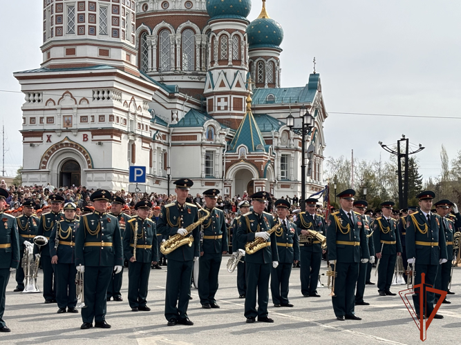 Руководители территориального Управления и омской воинской части Росгвардии приняли участие  в параде Победы в Омске