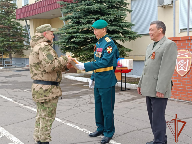 В Омской воинской части Росгвардии отпраздновали день образования части торжественным построением