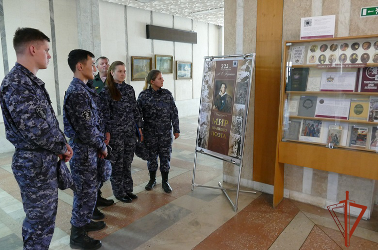 Росгвардия поддержала Всероссийскую акцию «С Днем рождения, Пушкин 2024» в Омске