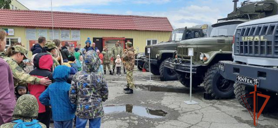 В омской воинской части Росгвардии прошел День открытых дверей