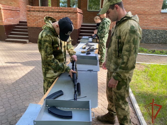 Военнослужащие Омской воинской части Росгвардии провели детские военно-патриотические сборы для подростков в Омской области