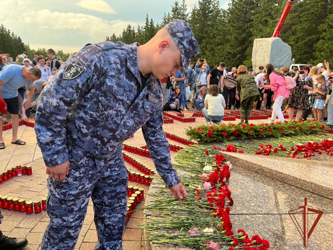 Сотрудники, военнослужащие и ветераны Росгвардии приняли участие в памятных мероприятиях в Омске 