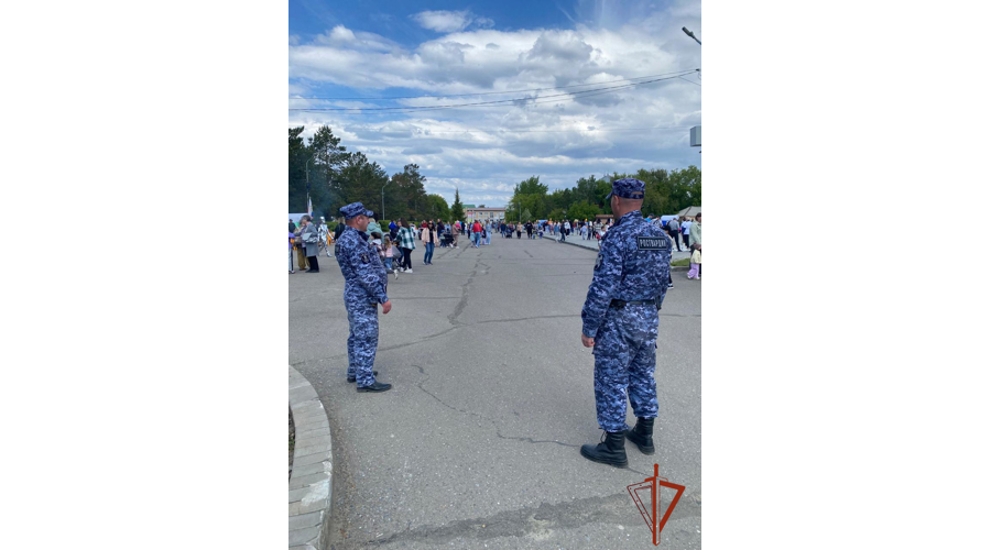 Сотрудники Росгвардии обеспечили безопасность граждан во время проведения праздничных мероприятий, посвященных Международному дню  защиты детей в Омской области