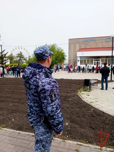 Сотрудники Росгвардии обеспечили безопасность граждан во время проведения праздничных мероприятий, посвященных Международному дню  защиты детей в Омской области