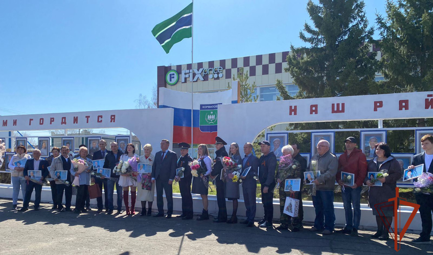   Сотрудник Росгвардии из Омской области занесен на районную Доску Почета