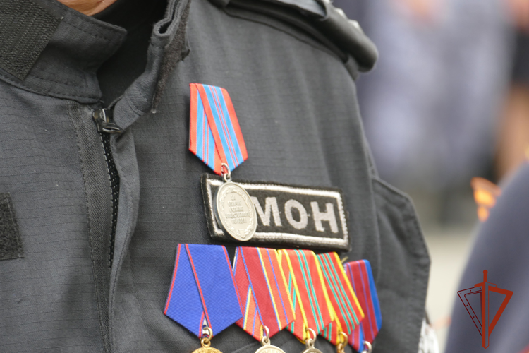 Росгвардейцы в Омске отметили День России торжественным построением и вручением государственных наград